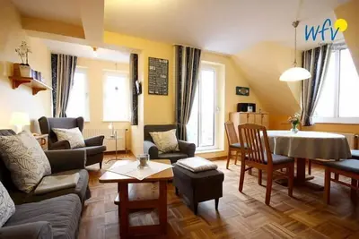 Image de Bright apartment near the beach for up to five people!