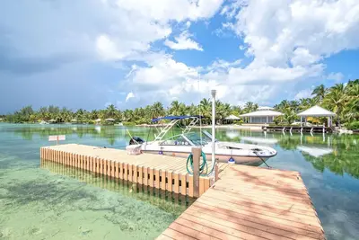 Image de Kai Kotch: Beachfront Townhome on Bio Bay w\/4 Free Kayaks, Walk to Rum Point Beach!