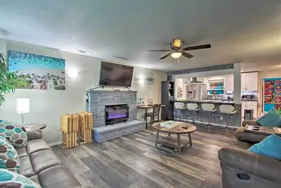 Image de Hot Tub & Theater Room: Tropical Springfield Home