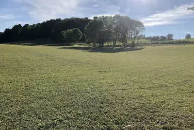 Image de South Holston Lake Front area for camping, has water from hose only. No hookups.