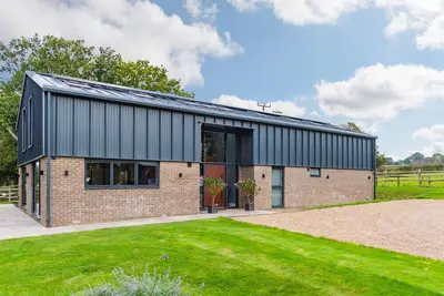 Image de Old Harrow Barn - a barn with hot tub by Bloom Stays, sleeping 10 guests in 5 bedrooms