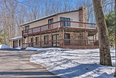 Image de Modern & Rustic lake home in Poconos