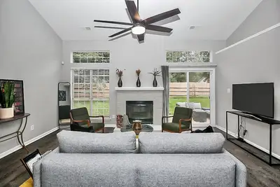 Image de Fun and comfy bungalow in Qc!