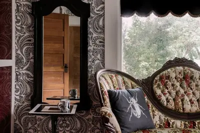 Image de Elegant Historic Estate: Professionally Designed