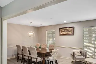 Image de Cheerful, Relaxing Home Away From Home!