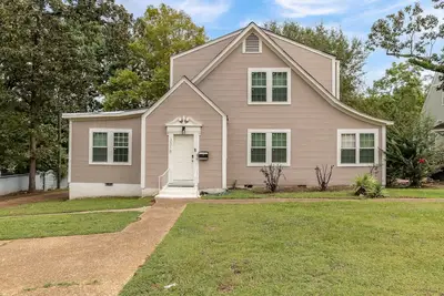 Image de Royal Chateau in the heart of Fondren!