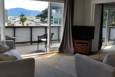 Image de Sun trap by the beach!