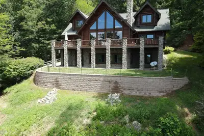 Image de Good Day Sunshine - 4br South of Blowing Rock with amazing views, ample privacy, and a hot tub