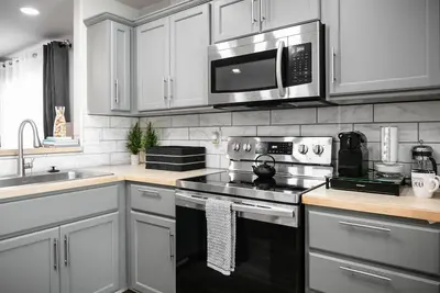 Image de Newly Renovated Mid-Modern Townhome Central Twin Falls