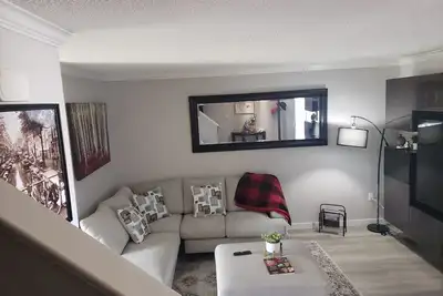 Image de Palazzo Bella a Beautiful Home around the Airport with Work-Space and a Hot-Tub.