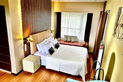 Image de Balkonahe in Batangas, Overlooking Taal Lake and Tagaytay