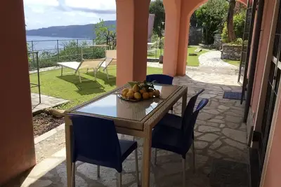 Image de Villa Olivia apartment: terrace, portico, Portofino Gulf view