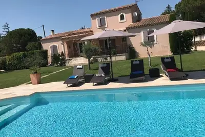 Image de Maison à 5min en voiture des Arenes d'Arles et 10 min de la Camargue