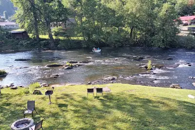 Image de Small cabin living on river