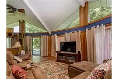 Image de Beautiful Lake Home