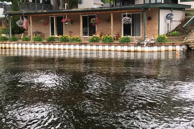 Image de Unique Waterfront Location on Muskegon River