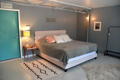 Image de The Studio at Stardust Mid-Century Retreat