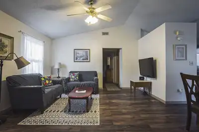 Image de 6 Miles To Wec Fenced Yard Pet Friendly Location Lots of Trees