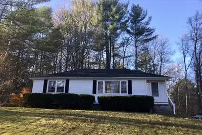 Image de Cozy three bedroom house located just five minutes from Lake Winnipesaukee