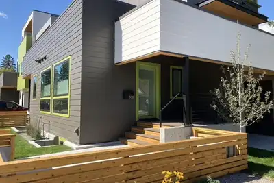 Image de Right Downtown - brand new, elegant home
