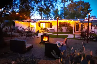 Image de Charming Historic 3bdrm Oasis in Litchfield - Just Steps to Wigwam Resort