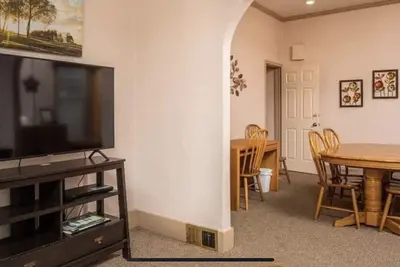 Image de Spacious R&R University Retreat