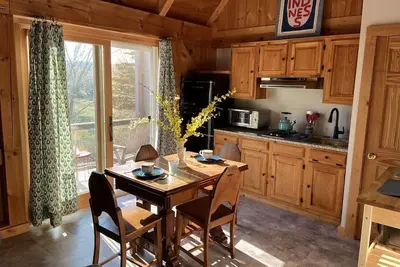 Image de Charming Guesthouse in scenic Ct town. Bikes, kayaks, firepit, beach pass.