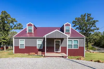 Image de Fun Beachfront Retreat! Amazing View, Huge Covered Porch, Ev Charger, and more!