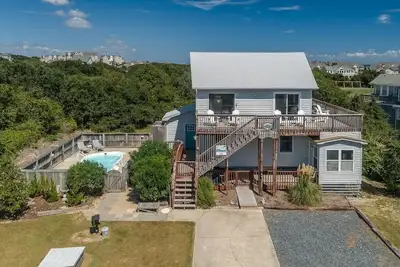 5 Bedrooms, 3 Full Baths, Outdoor Shower, Private Pool, Hot Tub, (Sleeps 10)
