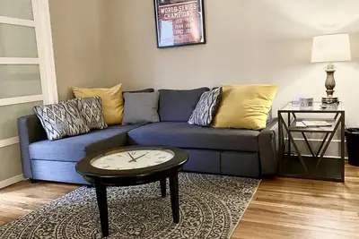 Image de Steps to Metrolink & Forest Park, 1st Fl King & Queen Beds+ Off-Street Parking