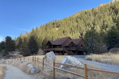 Image de Rocky Mountain Lakefront Home close to Denver