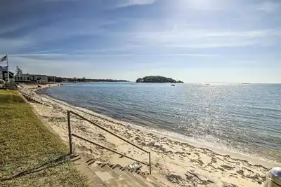 Image de ☀️Bright Coastal Cottage - Private Beach 🏖 600 ft