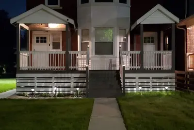 Spacious Home Located In The Heart Of Detroit, Minutes From Downtown
