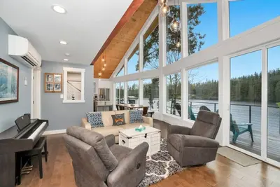 Image de Lakefront Dreams | Kayaks, Private Dock, Views!