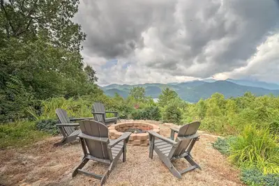 Image de Family Retreat Cabin w/ Summit, Lake Views, Deck!