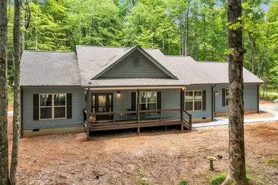 Image de New Build House with Hot Tub / Kayaks near Private Lake