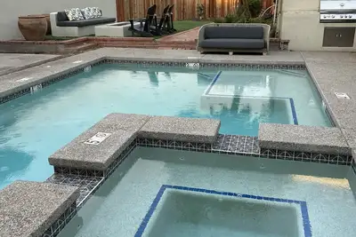 Image de Midtown home with Pool Spa, fire pit, close to U of A, Restaurants, & Shopping