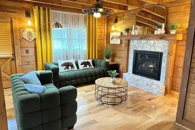 Image de 5 min from Dollywood  14 ft swim spa  Ps4 Cinema Room Hot Tub