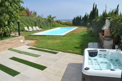 Image de Villa Monica avec vue sur la montagne, vue sur la mer et piscine
