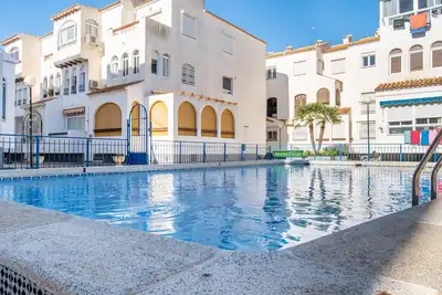 Image de Appartement El Paraiso près de la plage avec piscine partagée, balcon et Wi-Fi.