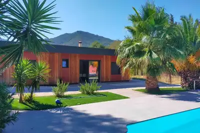 Image de Maisonnette Avec Piscine