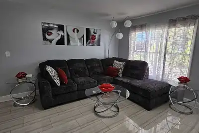 Image de Spacious and Cozy House Close to Everything