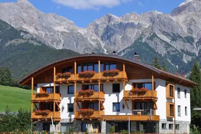 Image de Three - Six - Sunnsait Apartments