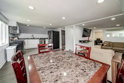 Image de Spacious 2 Br Flamingo Suite - Minutes from Mayo!