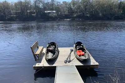 Image de If you’re looking for a secluded river getaway this is your place!