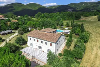 Image de Tenuta Astolfi 12+3, Emma Villas