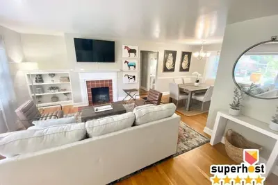 Image de Great Location | Patio | Grill | Tempurpedic Beds