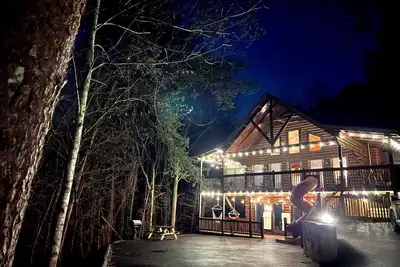 Image de Privacy · Location · Pets · HotTub · Firepit