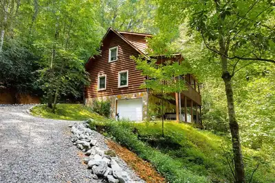Image de Awesome Kid, Pet Friendly with Game Room, Hot Tub, Firepit, close to waterfalls