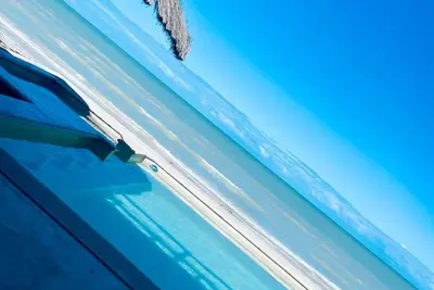Image de Casa A La Orilla Del Mar Con Piscina